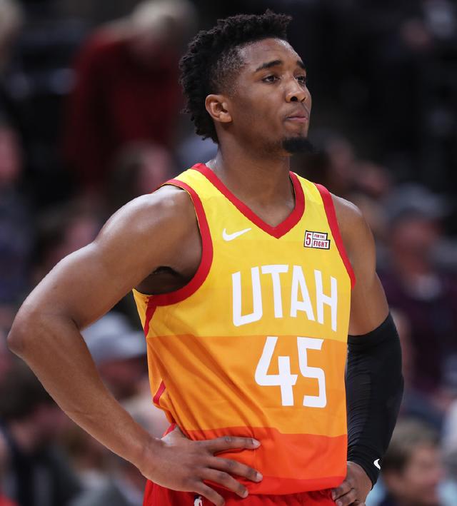 与之相对的 与之相对的