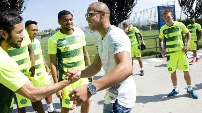 各方对此抱 各方对此抱